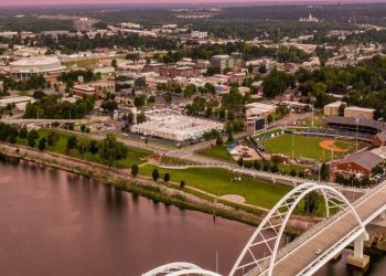 10 Famous Singers from Arkansas