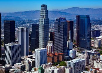 10 Famous Singers from California