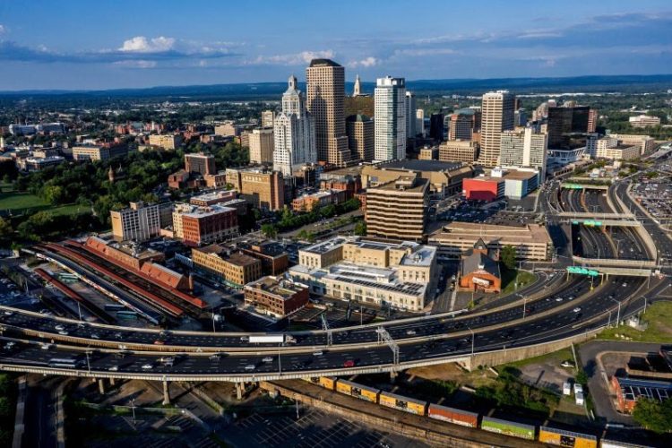 10 Famous Singers from Connecticut