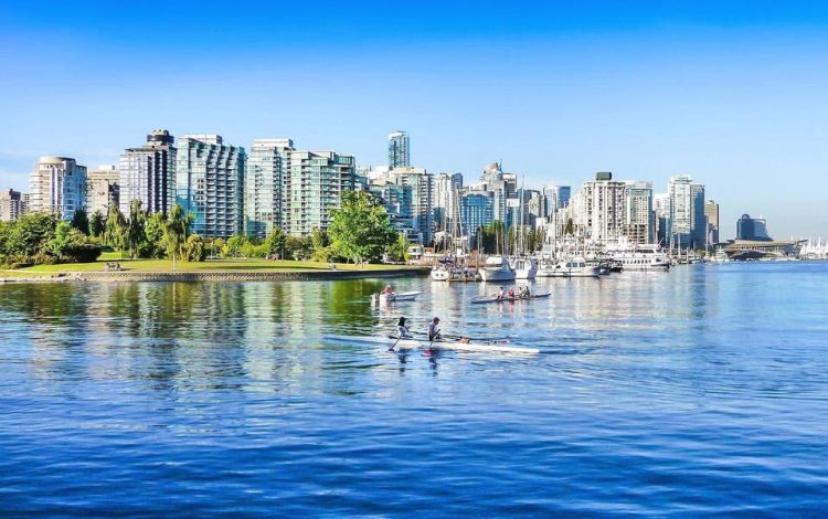 10 Famous Singers from Canada