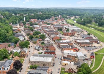 10 Famous Singers from Illinois