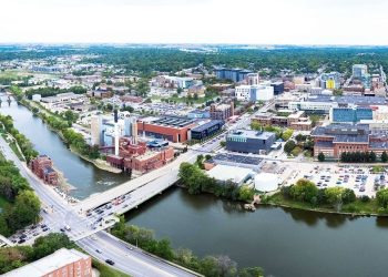 10 Famous Singers from Iowa