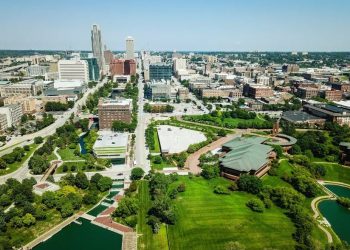 10 Famous Singers from Nebraska