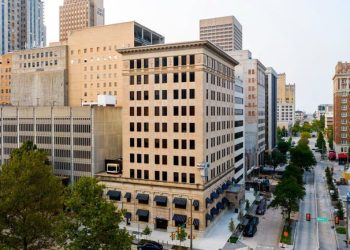 10 Famous Singers from Oklahoma