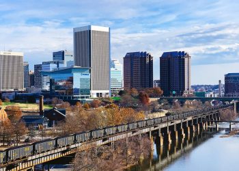 10 Famous Singers from Virginia