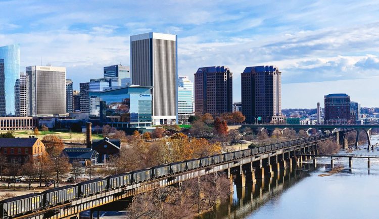 10 Famous Singers from Virginia