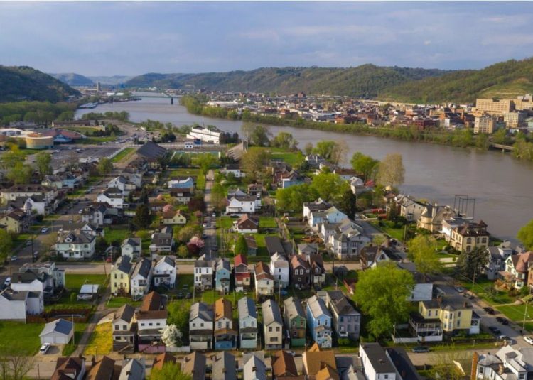 10 Famous Singers from West Virginia