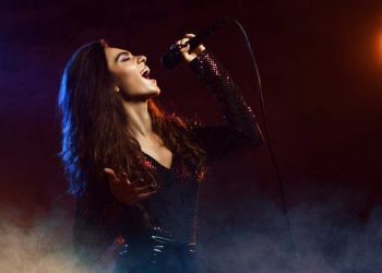 15 Best Female Singers of All Time