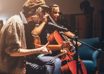 15 Best Folk Music Singers of All Time