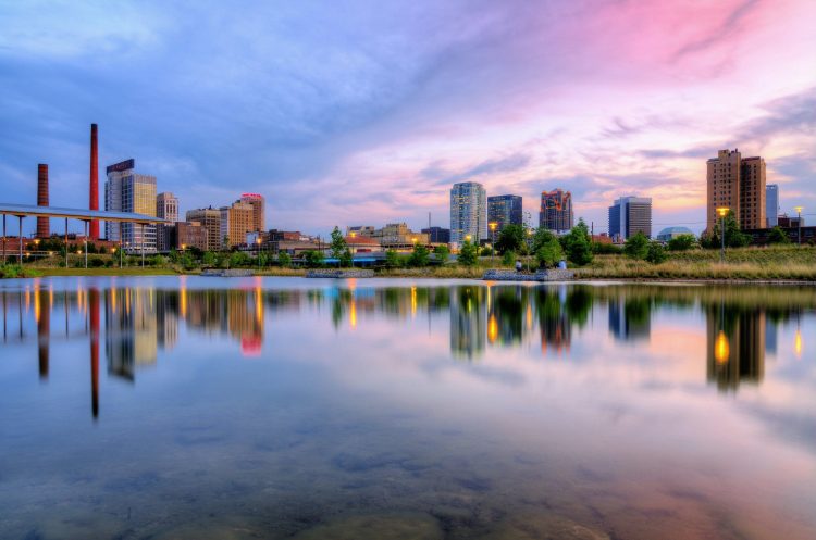 10 Famous Singers from Alabama