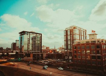 10 Famous Singers from Arkansas