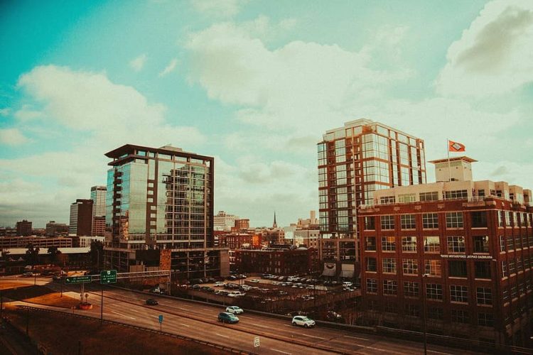 10 Famous Singers from Arkansas