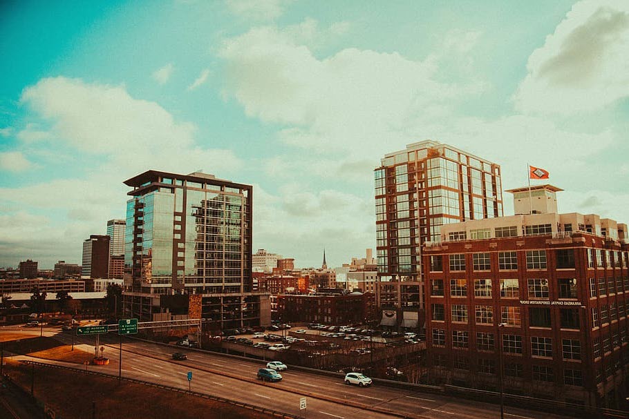 10 Famous Singers from Arkansas