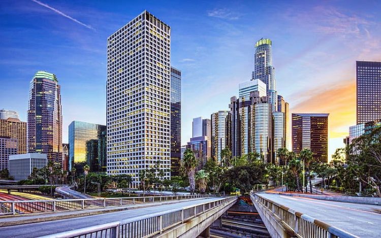 10 Famous Singers from California