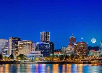 10 Famous Singers from Maine