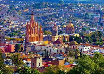 10 Famous Singers from Mexico