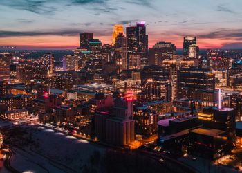 10 Famous Singers from Minnesota