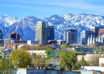 10 Famous Singers from Utah