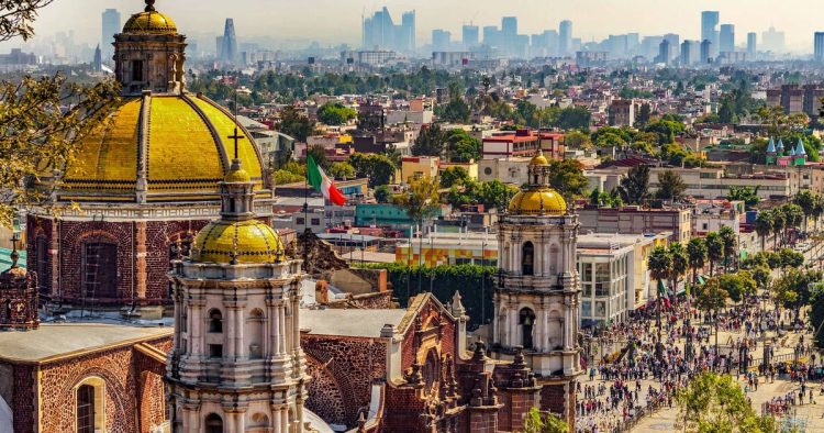 10 Famous Singers from Mexico