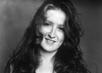 10 Best Bonnie Raitt Songs of All Time