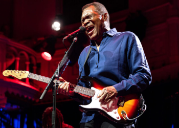 10 Best Robert Cray Band Songs of All Time