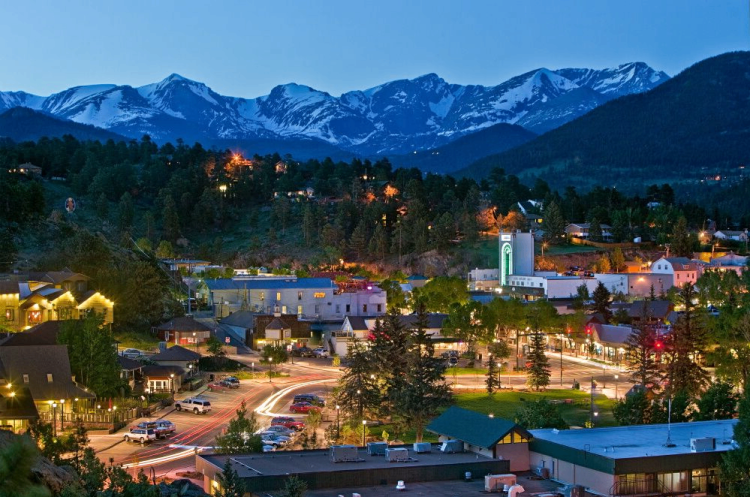 10 Famous Singers from Colorado