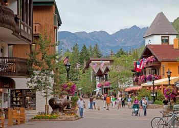 10 Famous Singers from Colorado