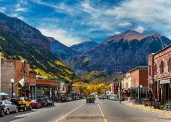 10 Famous Singers from Colorado