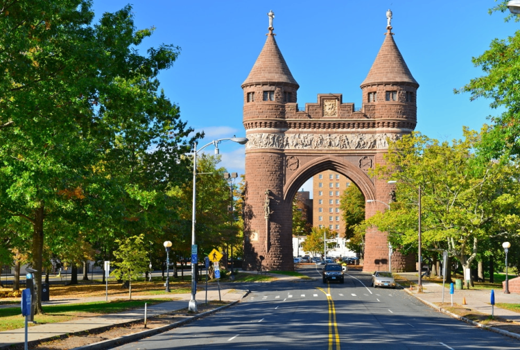 10 Famous Singers from Connecticut