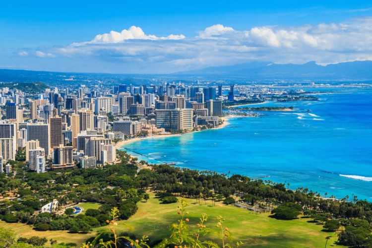 10 Famous Singers from Hawaii