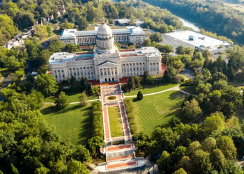 10 Famous Singers from Kentucky