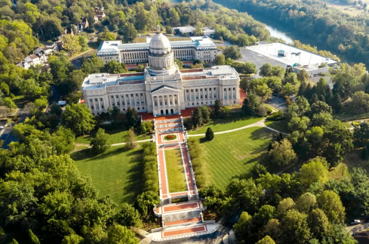 10 Famous Singers from Kentucky