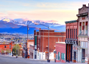 10 Famous Singers from Montana