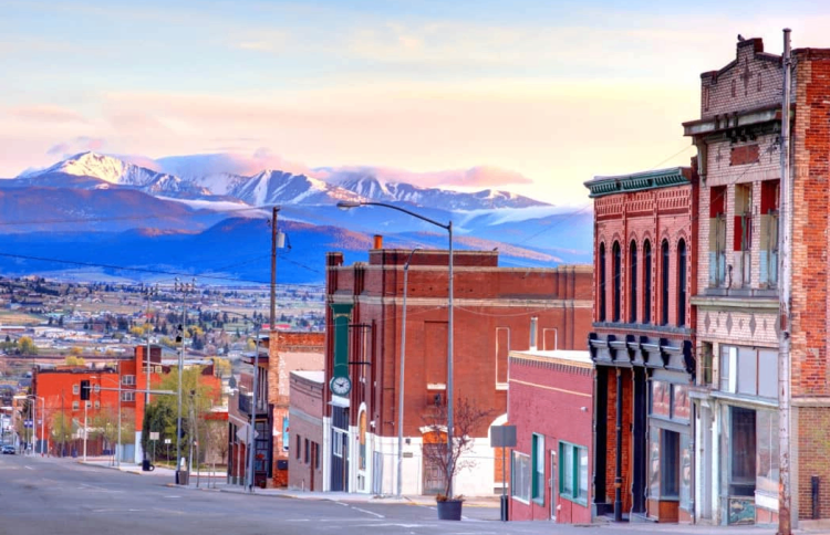 10 Famous Singers from Montana