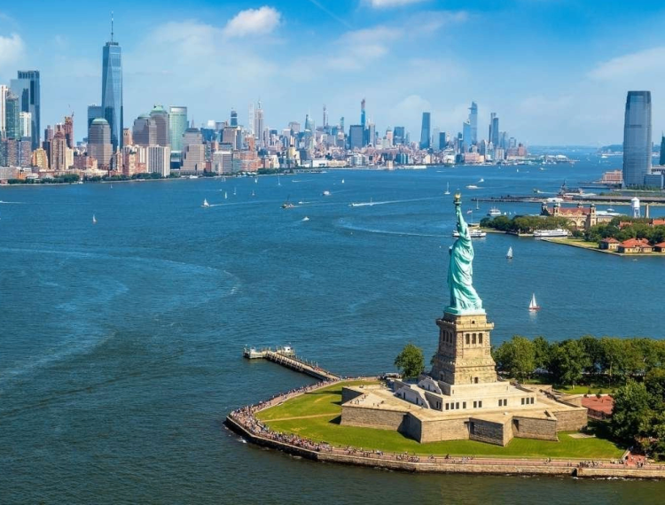 10 Famous Singers from New York
