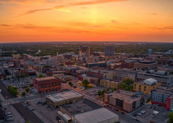 10 Famous Singers from North Dakota
