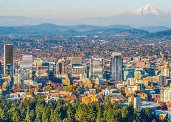 10 Famous Singers from Oregon