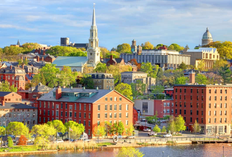 10 Famous Singers from Rhode Island