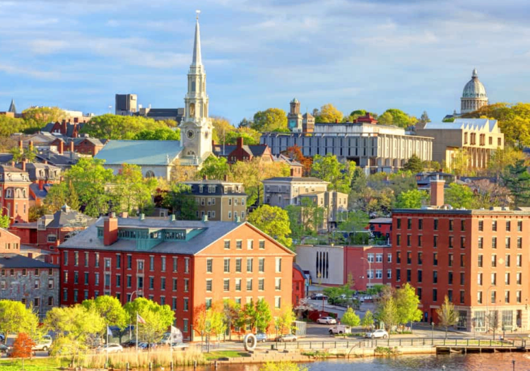 10 Famous Singers from Rhode Island