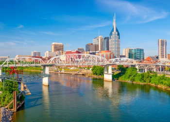 10 Famous Singers from Tennessee