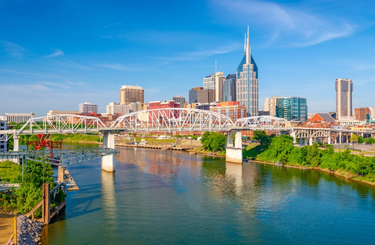 10 Famous Singers from Tennessee