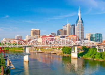 10 Famous Singers from Tennessee