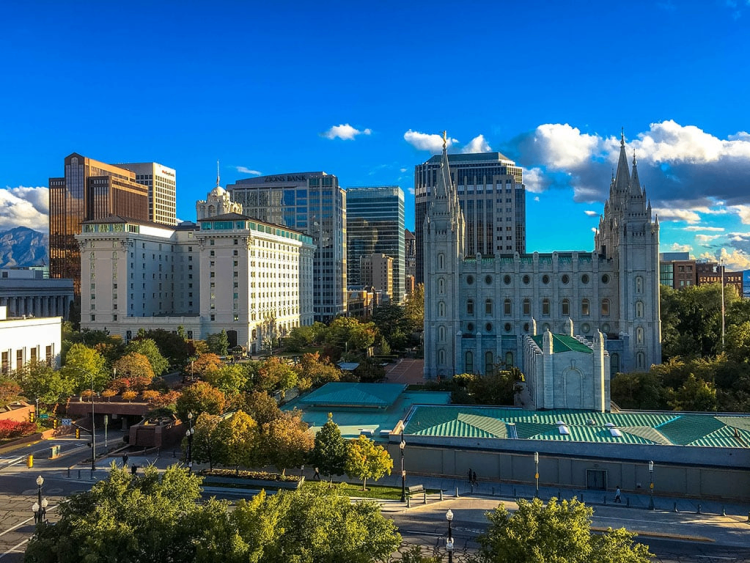 10 Famous Singers from Utah