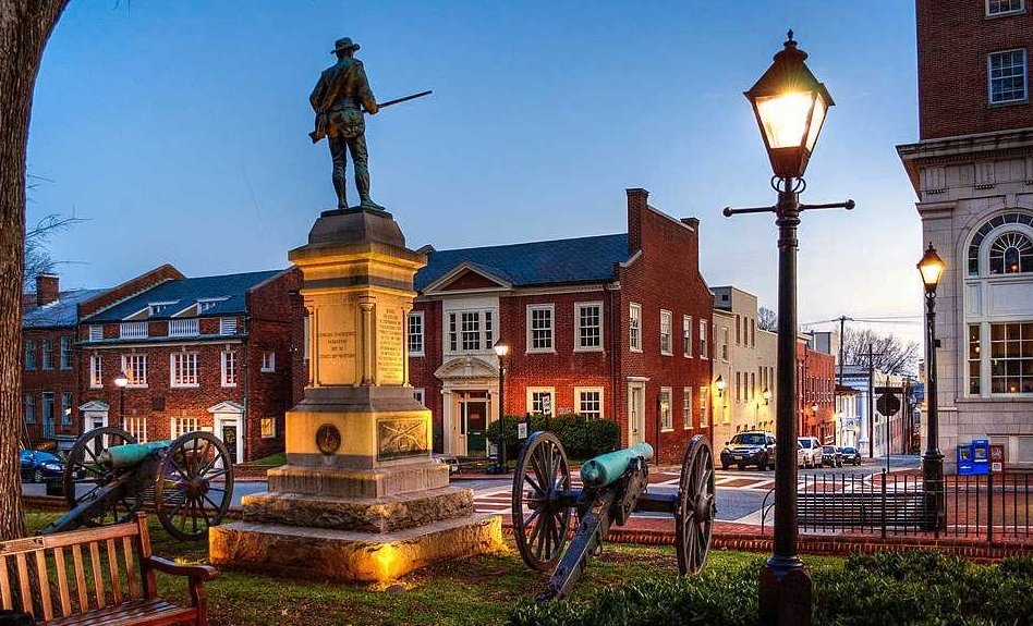 10 Famous Singers from Virginia