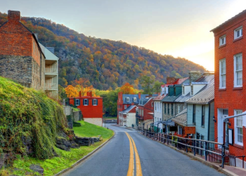 10 Famous Singers from West Virginia