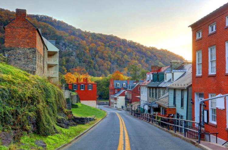 10 Famous Singers from West Virginia