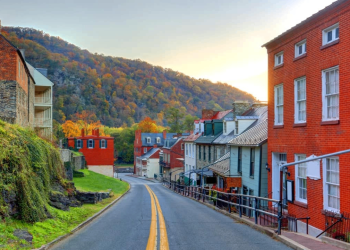 10 Famous Singers from West Virginia
