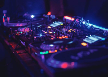 15 Best Electronic Music Songs of All Time