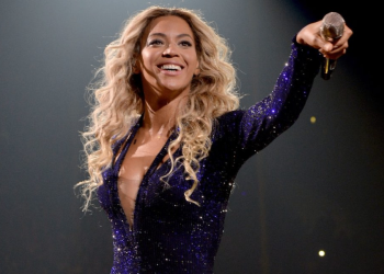 15 Best Female Singers of All Time