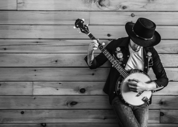 15 Best Folk Music Singers of All Time